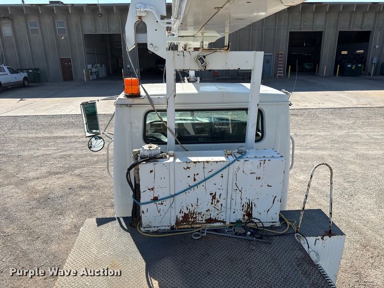 image for item EU5137 1995 International 4900 digger derrick truck