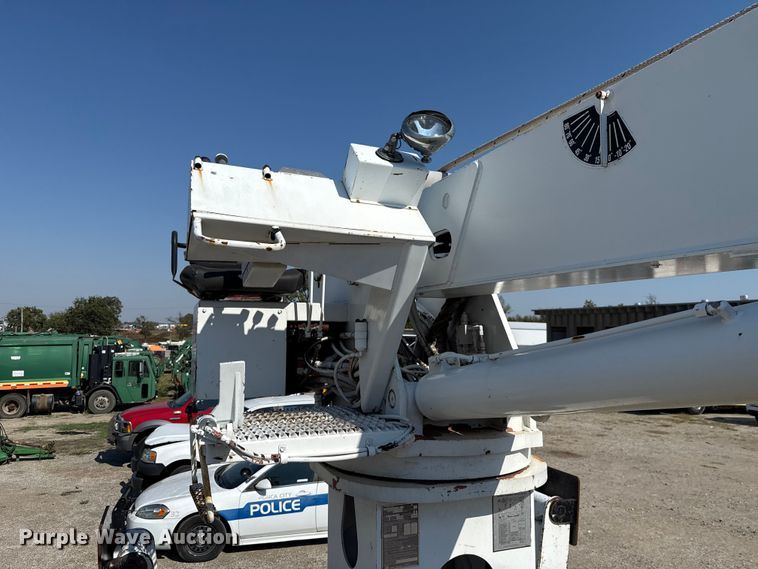 image for item EU5137 1995 International 4900 digger derrick truck