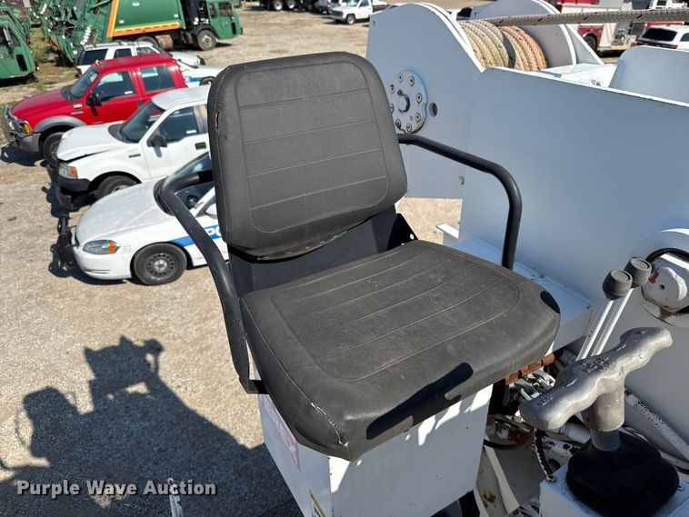 image for item EU5137 1995 International 4900 digger derrick truck