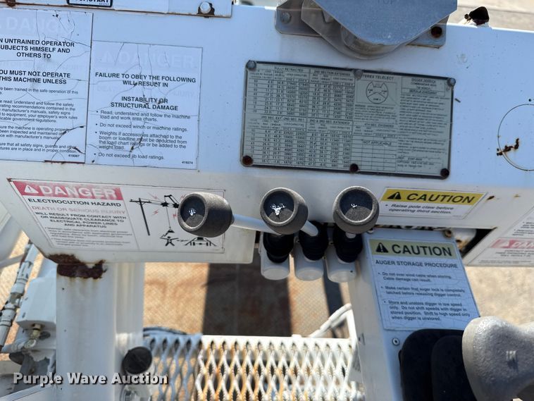 image for item EU5137 1995 International 4900 digger derrick truck