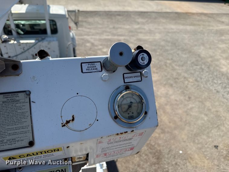 image for item EU5137 1995 International 4900 digger derrick truck