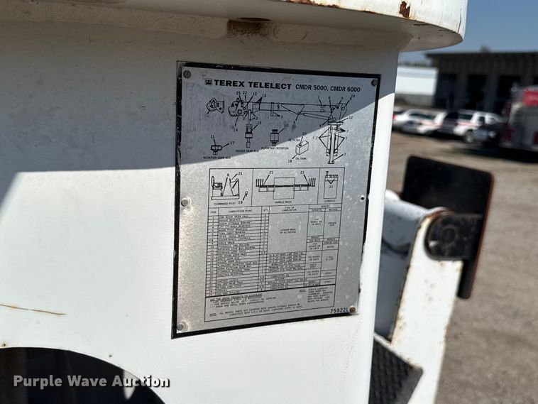 image for item EU5137 1995 International 4900 digger derrick truck