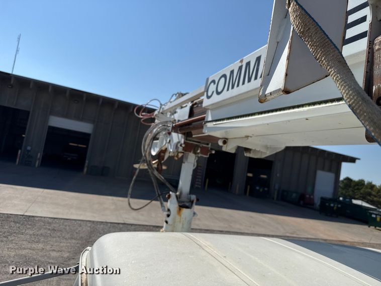 image for item EU5137 1995 International 4900 digger derrick truck