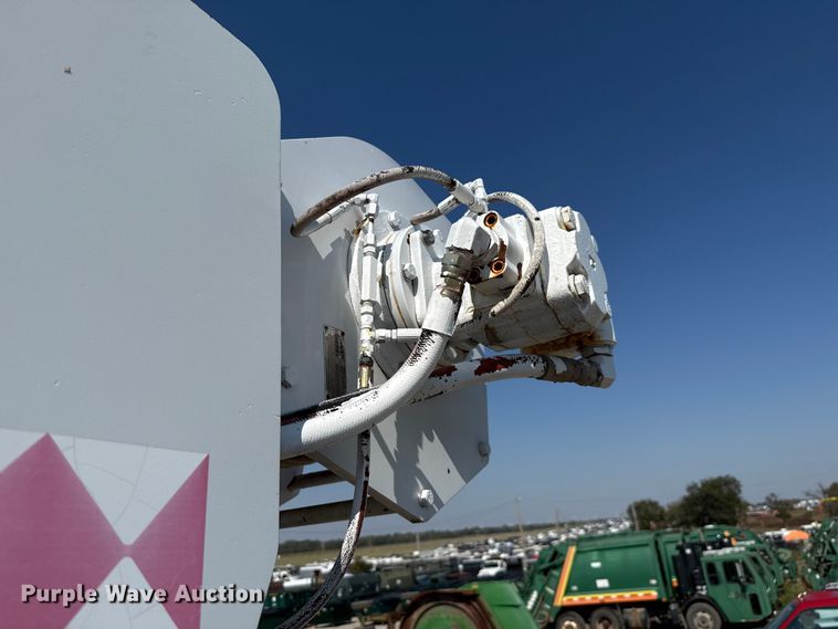 image for item EU5137 1995 International 4900 digger derrick truck