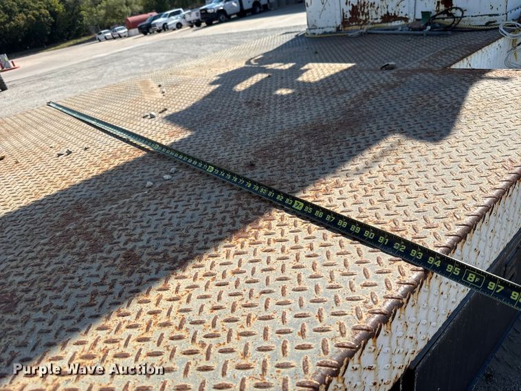 image for item EU5137 1995 International 4900 digger derrick truck