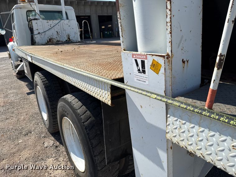 image for item EU5137 1995 International 4900 digger derrick truck