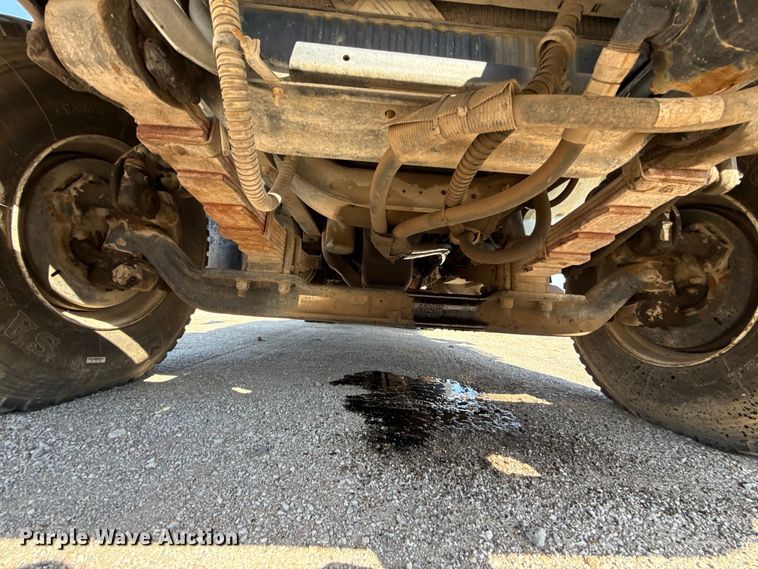 image for item EU5137 1995 International 4900 digger derrick truck