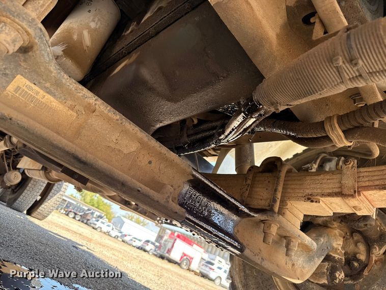 image for item EU5137 1995 International 4900 digger derrick truck