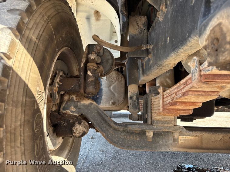 image for item EU5137 1995 International 4900 digger derrick truck