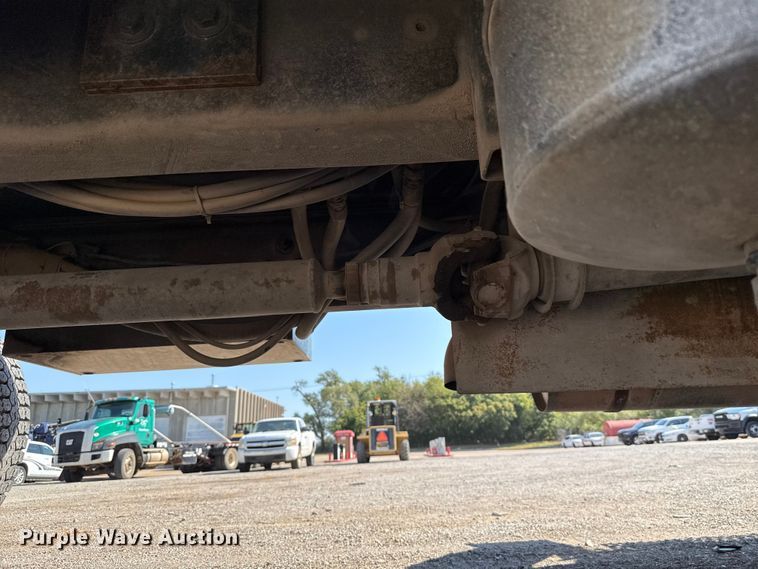 image for item EU5137 1995 International 4900 digger derrick truck