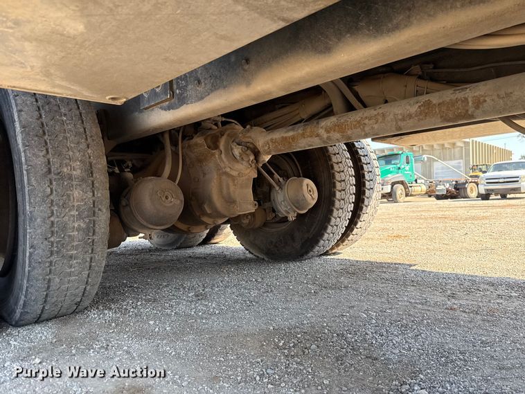 image for item EU5137 1995 International 4900 digger derrick truck