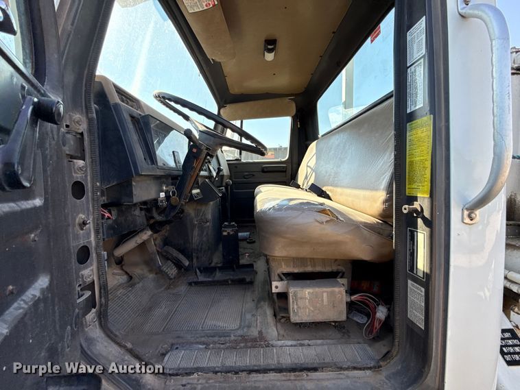 image for item EU5137 1995 International 4900 digger derrick truck