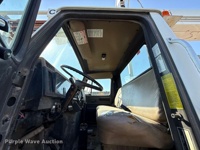 image for item EU5137 1995 International 4900 digger derrick truck