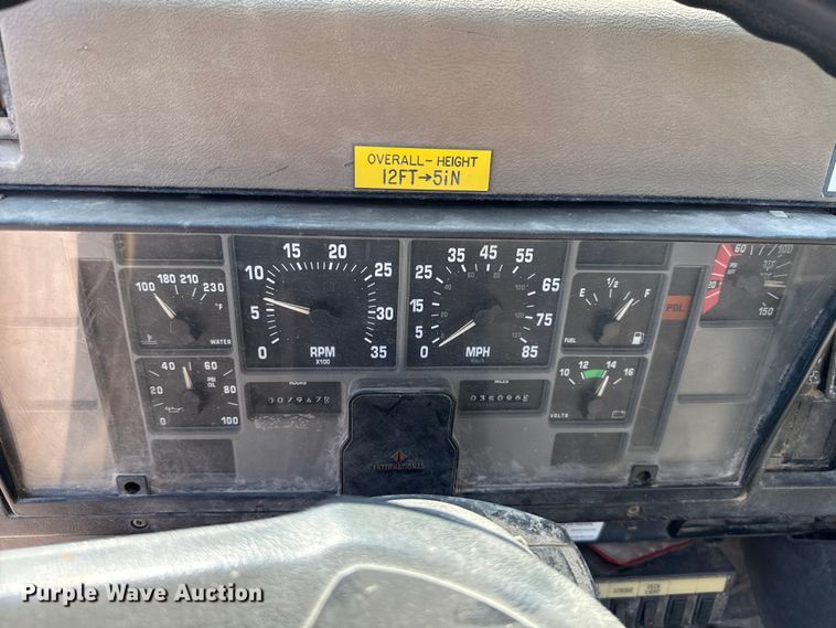 image for item EU5137 1995 International 4900 digger derrick truck