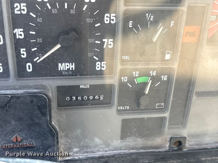 image for item EU5137 1995 International 4900 digger derrick truck