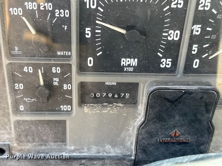 image for item EU5137 1995 International 4900 digger derrick truck