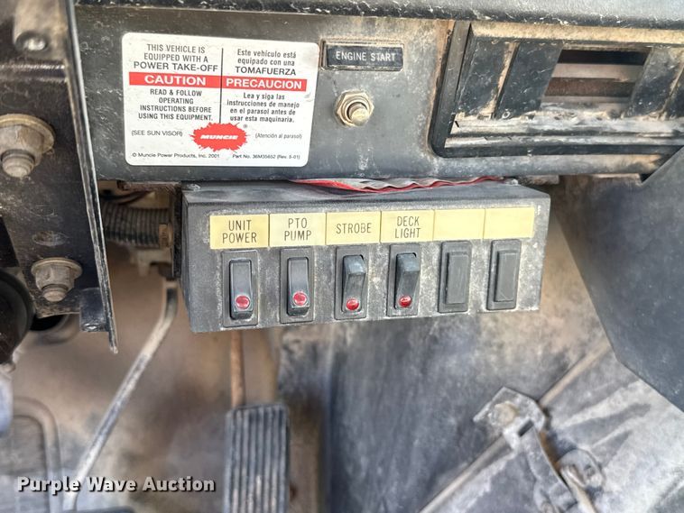 image for item EU5137 1995 International 4900 digger derrick truck