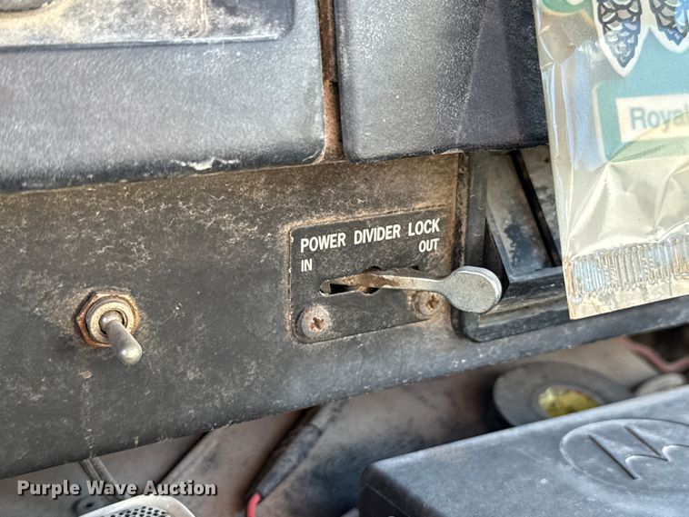 image for item EU5137 1995 International 4900 digger derrick truck