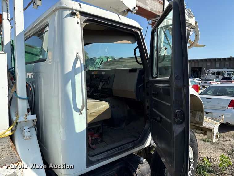 image for item EU5137 1995 International 4900 digger derrick truck