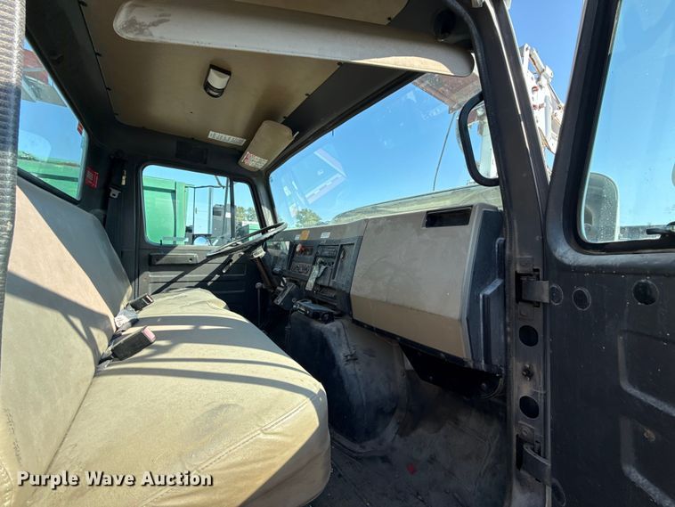 image for item EU5137 1995 International 4900 digger derrick truck