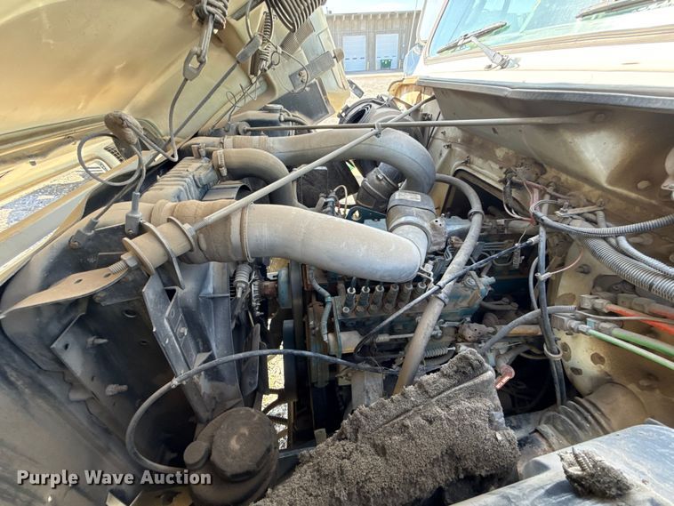 image for item EU5137 1995 International 4900 digger derrick truck