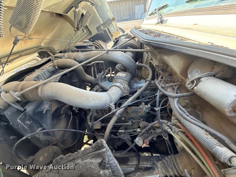 image for item EU5137 1995 International 4900 digger derrick truck