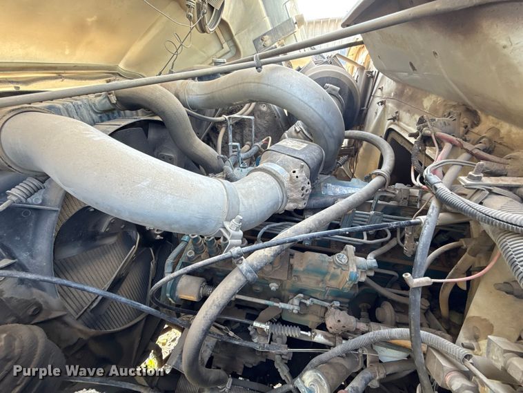 image for item EU5137 1995 International 4900 digger derrick truck