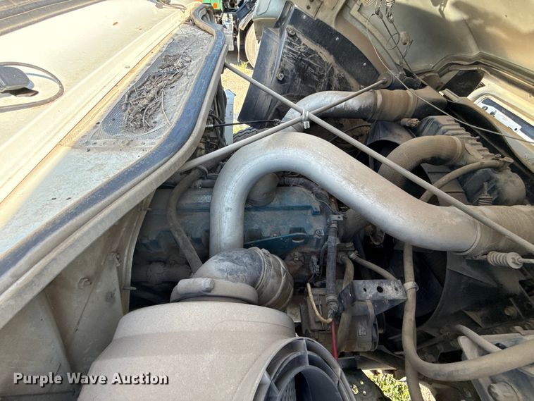 image for item EU5137 1995 International 4900 digger derrick truck