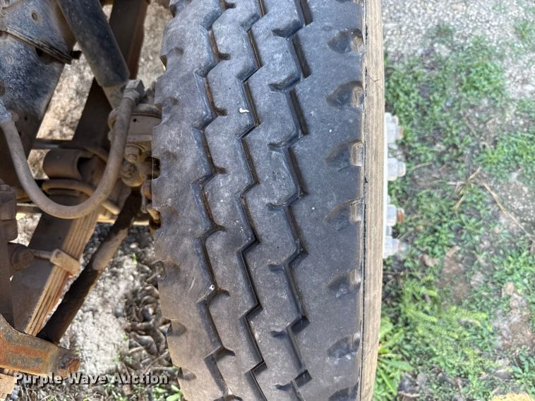 image for item EU5137 1995 International 4900 digger derrick truck