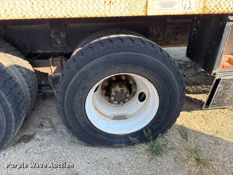 image for item EU5137 1995 International 4900 digger derrick truck