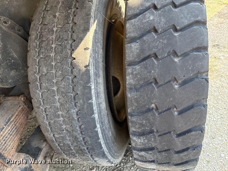 image for item EU5137 1995 International 4900 digger derrick truck