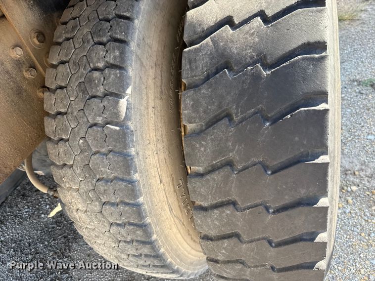 image for item EU5137 1995 International 4900 digger derrick truck