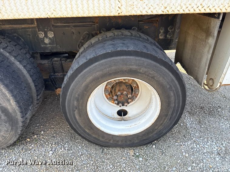 image for item EU5137 1995 International 4900 digger derrick truck