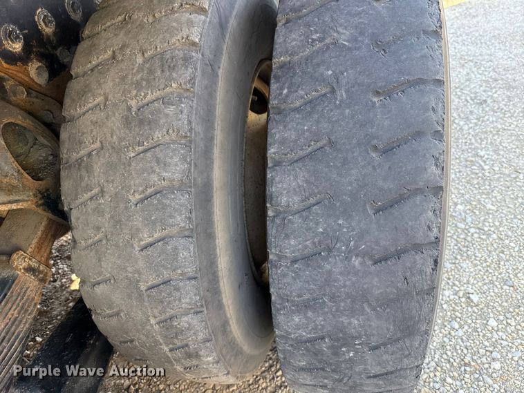 image for item EU5137 1995 International 4900 digger derrick truck