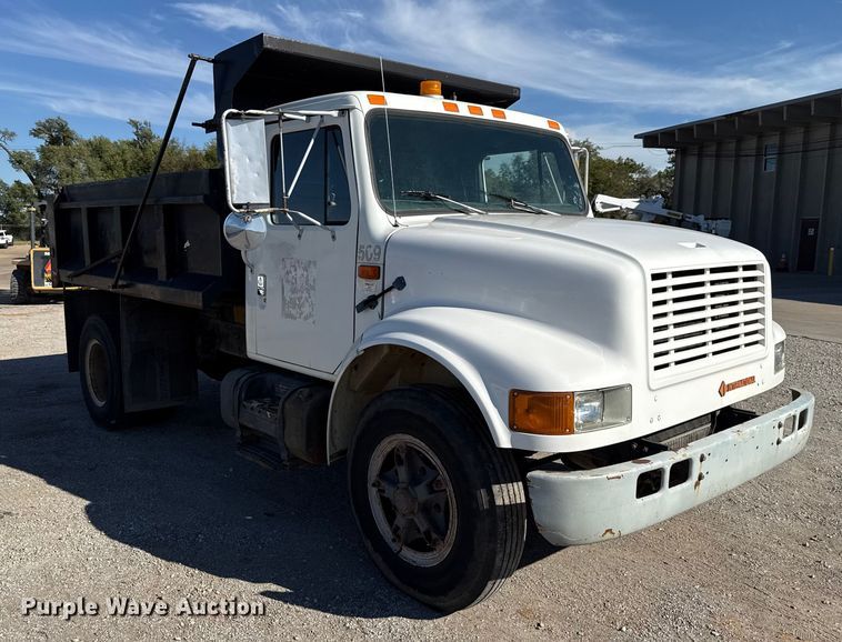 image for item EU5139 1990 International 4600 dump truck