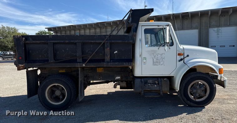 image for item EU5139 1990 International 4600 dump truck
