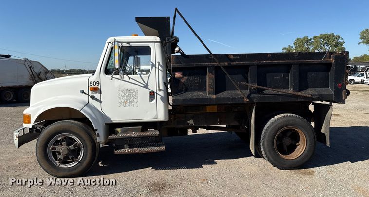 image for item EU5139 1990 International 4600 dump truck