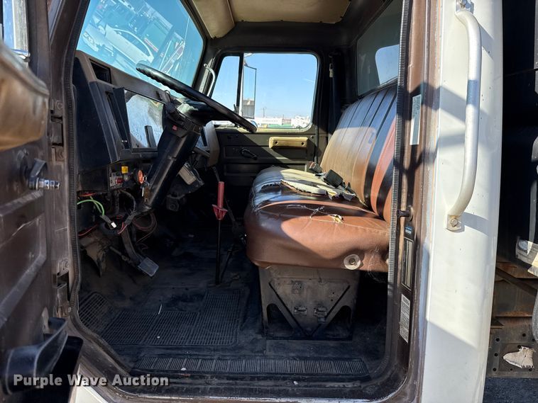 image for item EU5139 1990 International 4600 dump truck