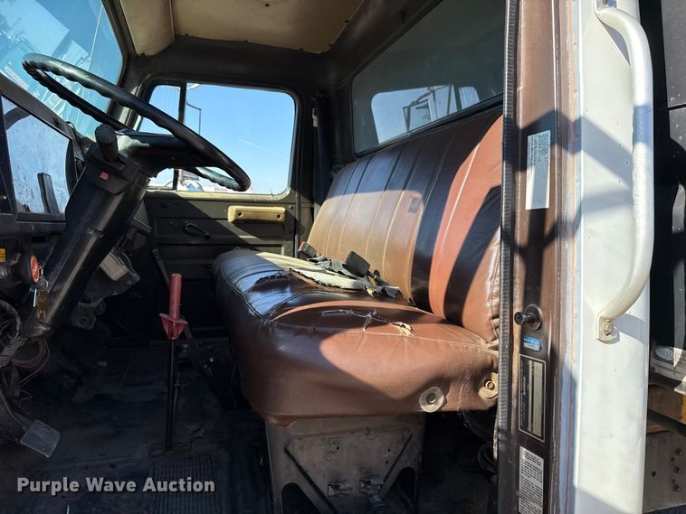 image for item EU5139 1990 International 4600 dump truck