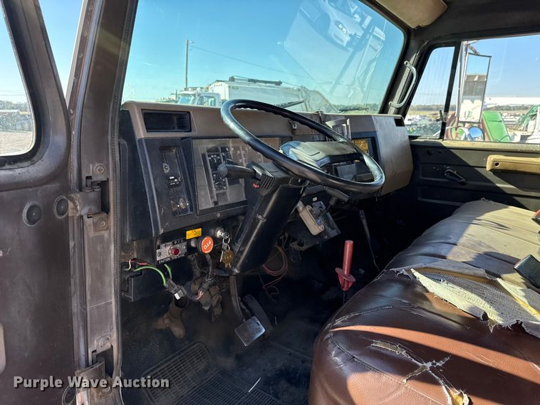 image for item EU5139 1990 International 4600 dump truck