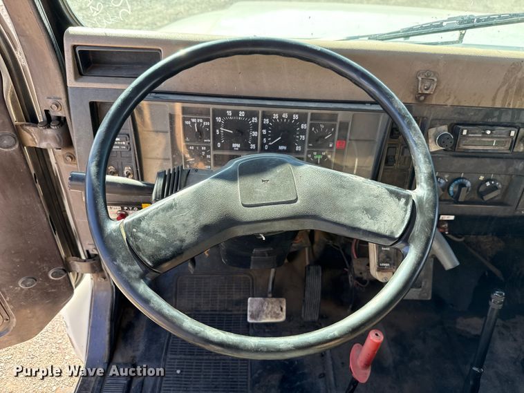 image for item EU5139 1990 International 4600 dump truck