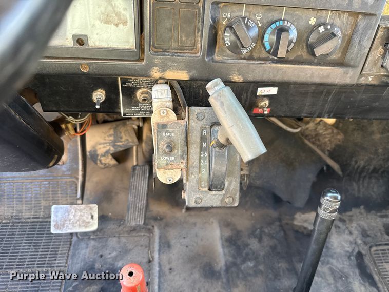 image for item EU5139 1990 International 4600 dump truck