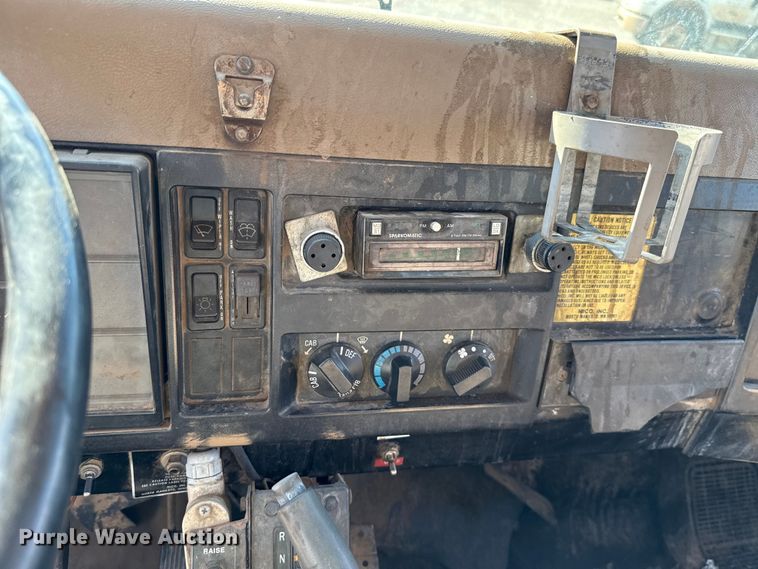 image for item EU5139 1990 International 4600 dump truck