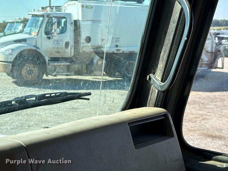 image for item EU5139 1990 International 4600 dump truck