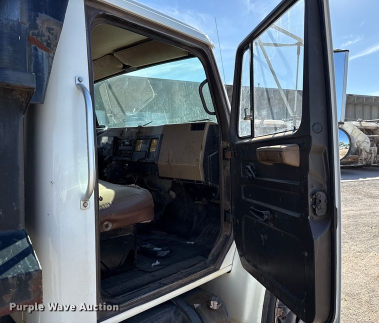 image for item EU5139 1990 International 4600 dump truck