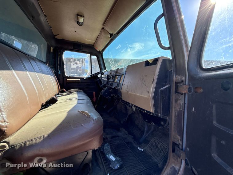 image for item EU5139 1990 International 4600 dump truck