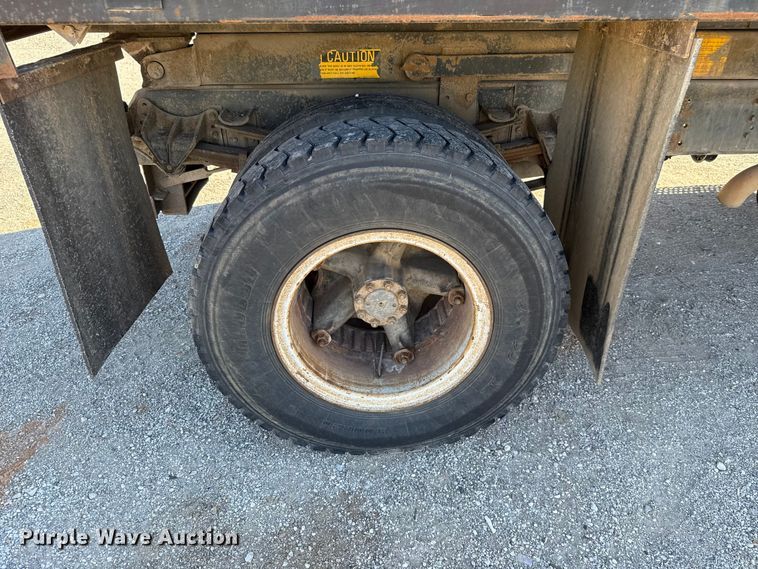 image for item EU5139 1990 International 4600 dump truck