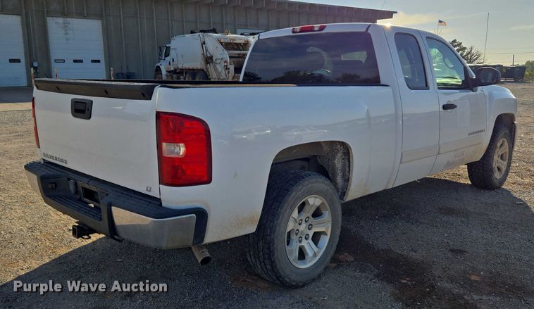 image for item EU5140 2007 Chevrolet Silverado 1500 Ext. Cab pickup truck