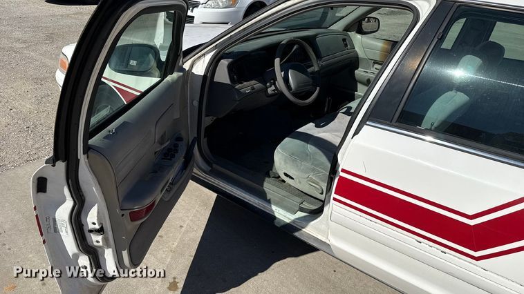 image for item EU5141 1999 Ford Crown Victoria 