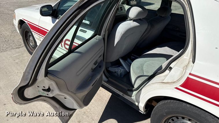image for item EU5141 1999 Ford Crown Victoria 